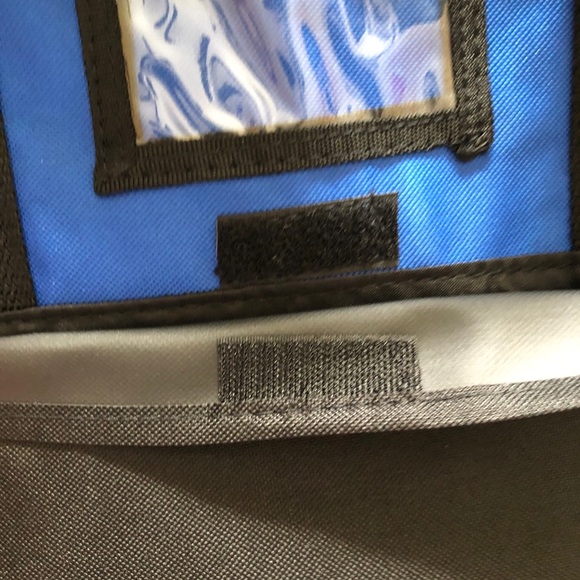 2 Matching Black and Blue Zippered Tote Bags - Picture 5 of 7